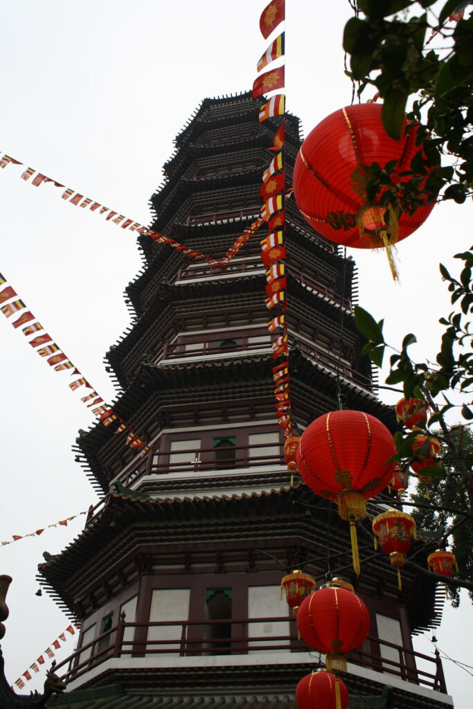 Guangzou-2-Liurong-Temple-von-GrumpyWolf-ist-lizenziert-unter-CC-BY-NC-SA-2.0-1